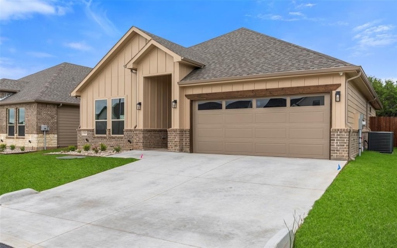5629 Barkridge Drive, Granbury, TX 76048, 3 Bedrooms Bedrooms, ,2 BathroomsBathrooms,Residential,For Sale,5629 Barkridge Drive,20953543