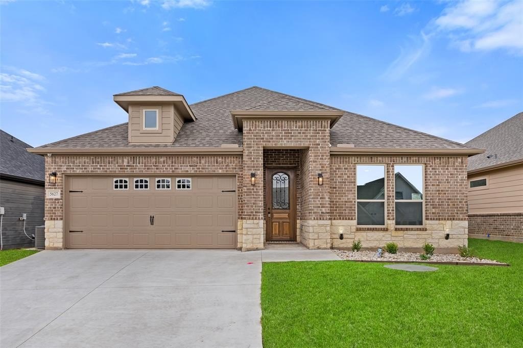 5627 Barkridge Drive, Granbury, TX 76048, 3 Bedrooms Bedrooms, ,2 BathroomsBathrooms,Residential,For Sale,5627 Barkridge Drive,20953544