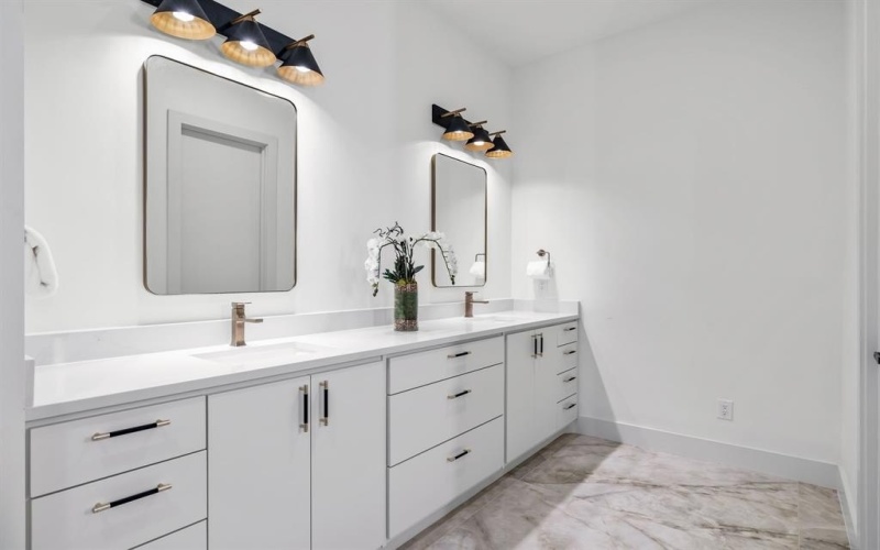 3940 N Cresthaven, Dallas, TX 75209, 5 Bedrooms Bedrooms, ,6 BathroomsBathrooms,Residential,For Sale,3940 N Cresthaven,20954136