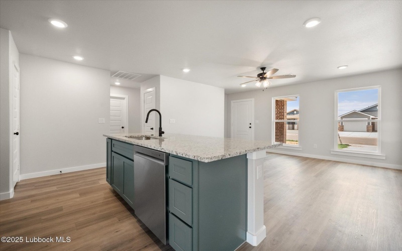 14405 Paris Avenue, Lubbock, TX 79423, 3 Habitaciones Habitaciones , ,2 BañosBaños,Residential,En Venta,14405 Paris Avenue,202555637