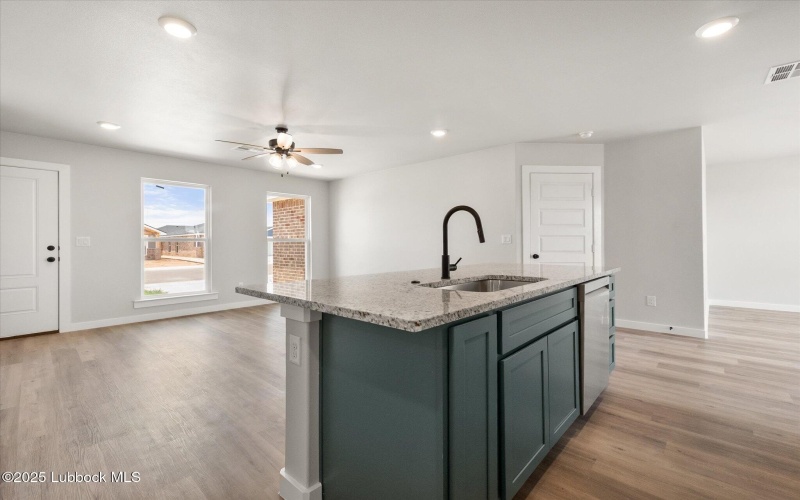 14405 Paris Avenue, Lubbock, TX 79423, 3 Habitaciones Habitaciones , ,2 BañosBaños,Residential,En Venta,14405 Paris Avenue,202555637