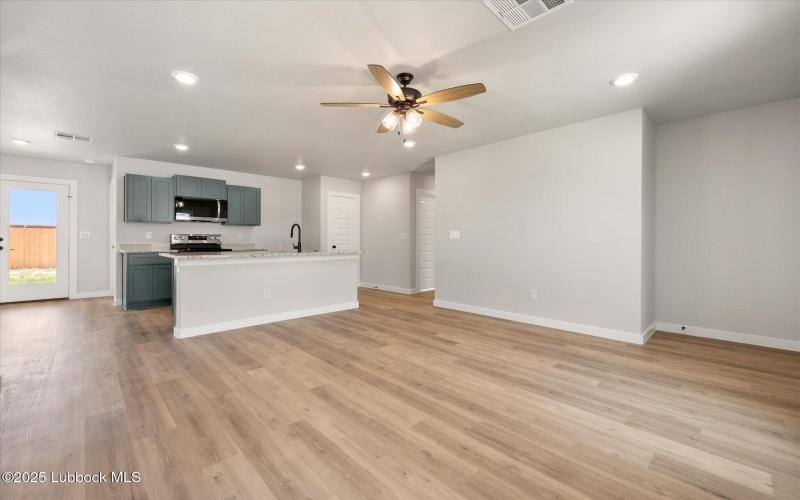 14405 Paris Avenue, Lubbock, TX 79423, 3 Habitaciones Habitaciones , ,2 BañosBaños,Residential,En Venta,14405 Paris Avenue,202555637