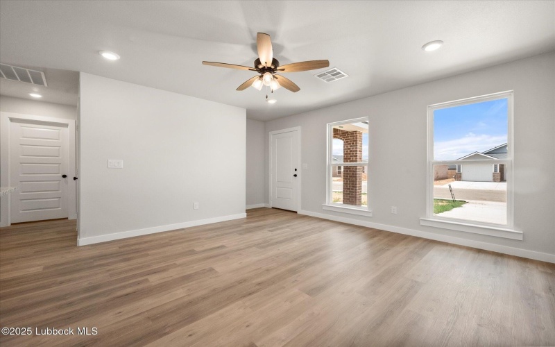 14405 Paris Avenue, Lubbock, TX 79423, 3 Habitaciones Habitaciones , ,2 BañosBaños,Residential,En Venta,14405 Paris Avenue,202555637