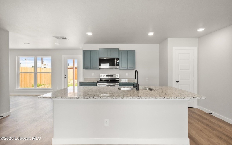 14405 Paris Avenue, Lubbock, TX 79423, 3 Habitaciones Habitaciones , ,2 BañosBaños,Residential,En Venta,14405 Paris Avenue,202555637