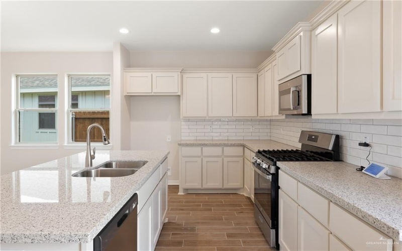 901 W Star Flower Street, Edinburg, TX 78541, 3 Bedrooms Bedrooms, ,2 BathroomsBathrooms,Residential,For Sale,901 W Star Flower Street,472338
