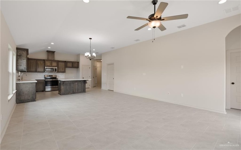 917 W Star Flower Street, Edinburg, TX 78541, 3 Bedrooms Bedrooms, ,2 BathroomsBathrooms,Residential,For Sale,917 W Star Flower Street,472391