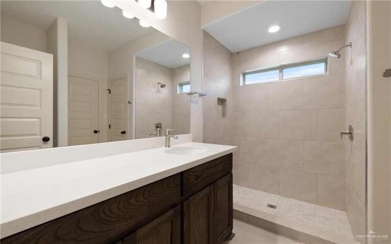 917 W Star Flower Street, Edinburg, TX 78541, 3 Bedrooms Bedrooms, ,2 BathroomsBathrooms,Residential,For Sale,917 W Star Flower Street,472391