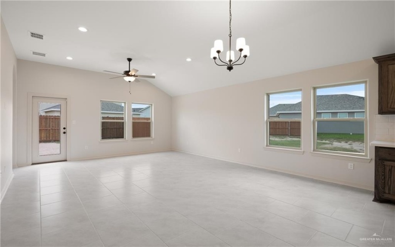 917 W Star Flower Street, Edinburg, TX 78541, 3 Bedrooms Bedrooms, ,2 BathroomsBathrooms,Residential,For Sale,917 W Star Flower Street,472391