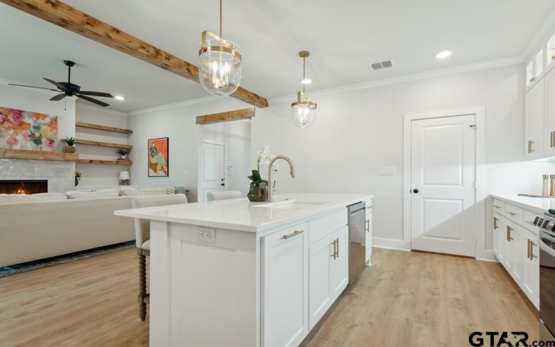 7201 Rolling Acres, Tyler, TX 75707, 4 Habitaciones Habitaciones , ,2 BañosBaños,Residential,En Venta,7201 Rolling Acres,25008381