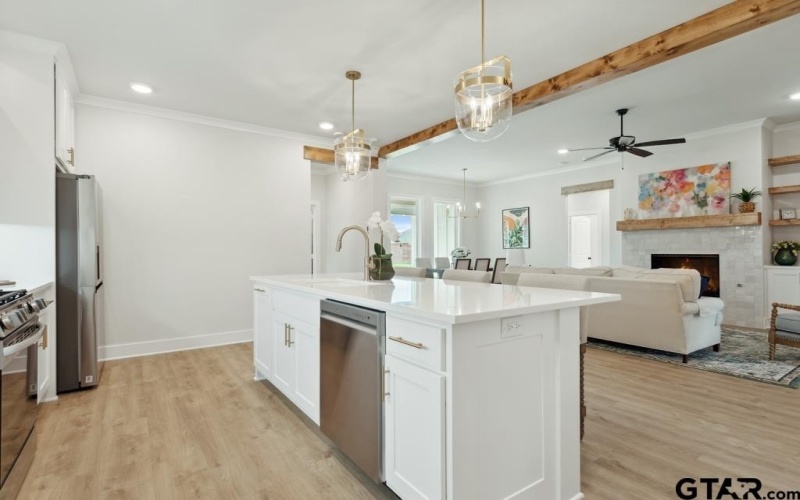 7201 Rolling Acres, Tyler, TX 75707, 4 Habitaciones Habitaciones , ,2 BañosBaños,Residential,En Venta,7201 Rolling Acres,25008381