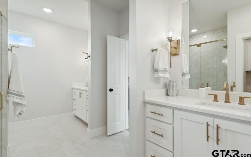 7201 Rolling Acres, Tyler, TX 75707, 4 Habitaciones Habitaciones , ,2 BañosBaños,Residential,En Venta,7201 Rolling Acres,25008381