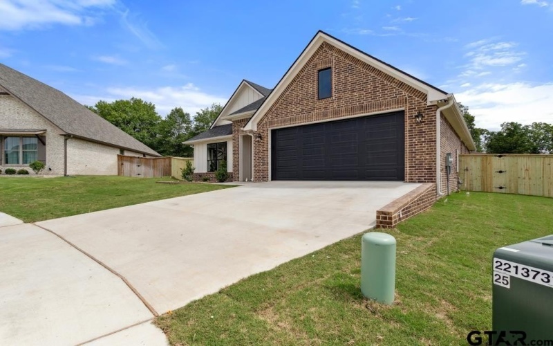 7201 Rolling Acres, Tyler, TX 75707, 4 Habitaciones Habitaciones , ,2 BañosBaños,Residential,En Venta,7201 Rolling Acres,25008381