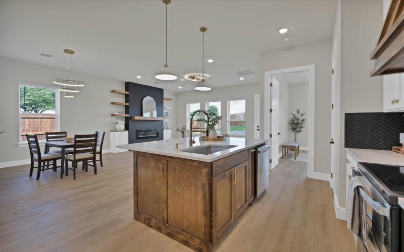 5336 Locke Avenue, Fort Worth, TX 76107, 4 Bedrooms Bedrooms, ,2 BathroomsBathrooms,Residential,For Sale,5336 Locke Avenue,20948585