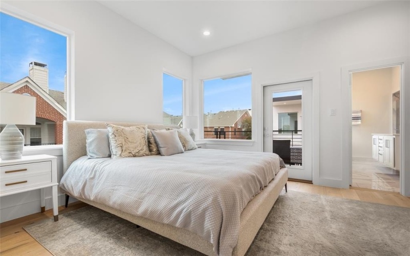 3915 N Hall Street #304, Dallas, TX 75219, 3 Bedrooms Bedrooms, ,3 BathroomsBathrooms,Residential Lease,For Rent,3915 N Hall Street,20954607