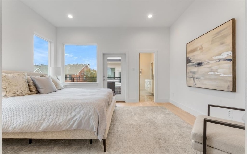3915 N Hall Street #304, Dallas, TX 75219, 3 Bedrooms Bedrooms, ,3 BathroomsBathrooms,Residential Lease,For Rent,3915 N Hall Street,20954607
