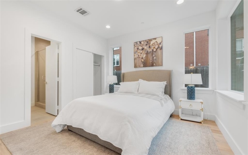 3915 N Hall Street #304, Dallas, TX 75219, 3 Bedrooms Bedrooms, ,3 BathroomsBathrooms,Residential Lease,For Rent,3915 N Hall Street,20954607