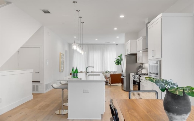 3915 N Hall Street #304, Dallas, TX 75219, 3 Bedrooms Bedrooms, ,3 BathroomsBathrooms,Residential Lease,For Rent,3915 N Hall Street,20954607