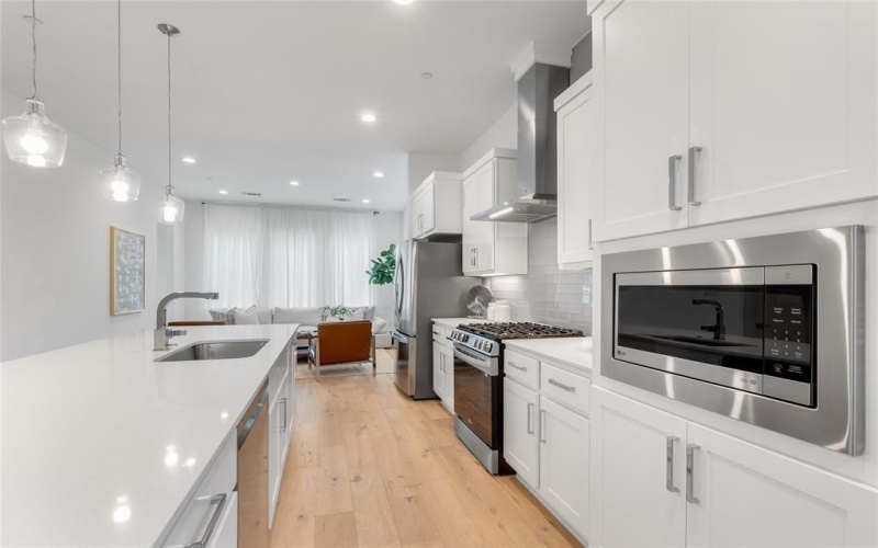 3915 N Hall Street #304, Dallas, TX 75219, 3 Bedrooms Bedrooms, ,3 BathroomsBathrooms,Residential Lease,For Rent,3915 N Hall Street,20954607
