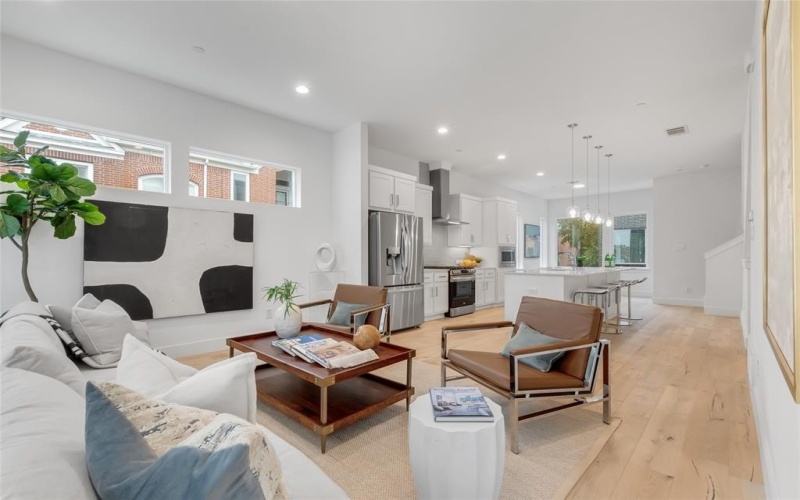 3915 N Hall Street #304, Dallas, TX 75219, 3 Bedrooms Bedrooms, ,3 BathroomsBathrooms,Residential Lease,For Rent,3915 N Hall Street,20954607