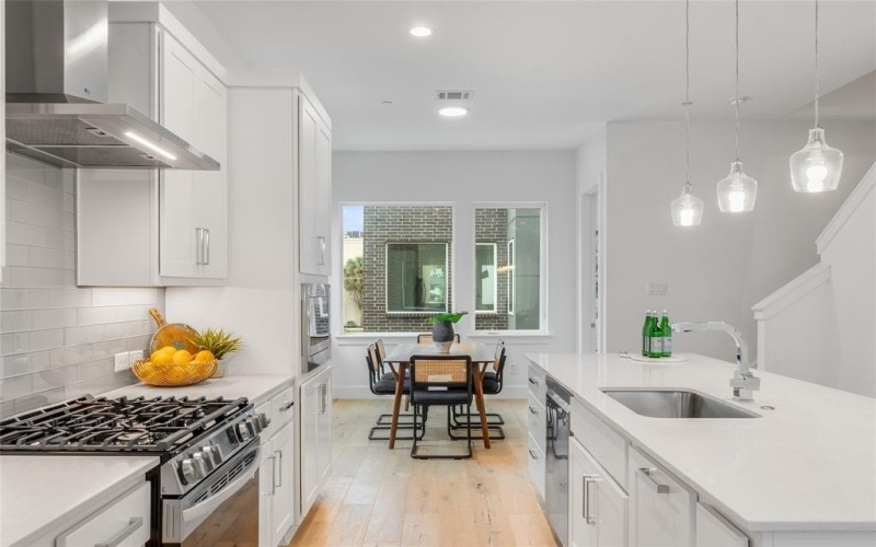 3915 N Hall Street #304, Dallas, TX 75219, 3 Bedrooms Bedrooms, ,3 BathroomsBathrooms,Residential Lease,For Rent,3915 N Hall Street,20954607