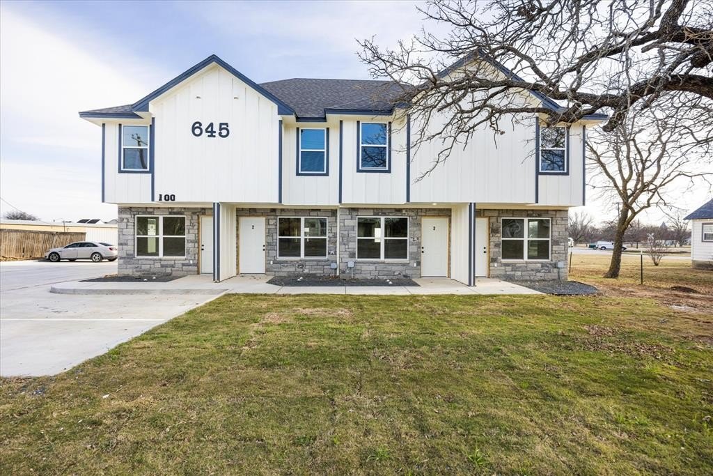 645 N McCart, Stephenville, TX 76401, 14 Habitaciones Habitaciones , ,11 BañosBaños,Residential Multi Family,En Venta,645 N McCart,20954685