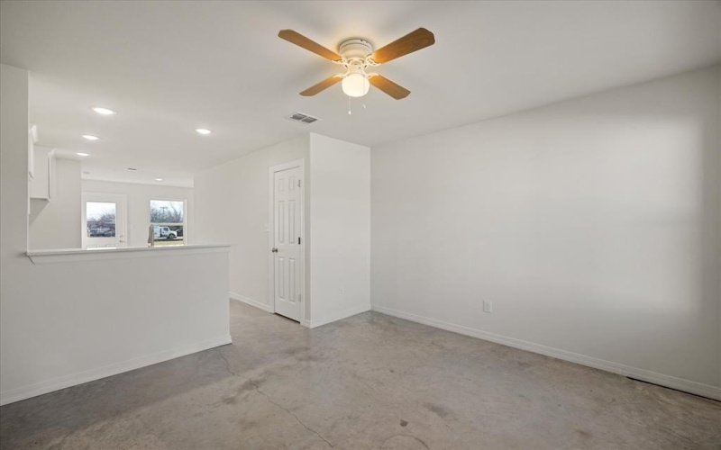 645 N McCart, Stephenville, TX 76401, 14 Habitaciones Habitaciones , ,11 BañosBaños,Residential Multi Family,En Venta,645 N McCart,20954685