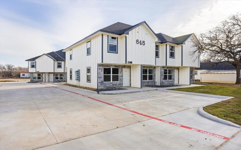 645 N McCart, Stephenville, TX 76401, 14 Habitaciones Habitaciones , ,11 BañosBaños,Residential Multi Family,En Venta,645 N McCart,20954685