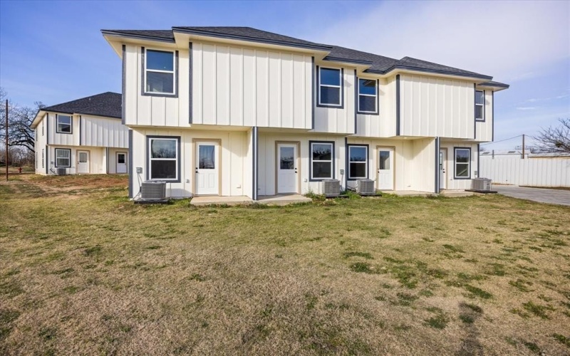 645 N McCart, Stephenville, TX 76401, 14 Habitaciones Habitaciones , ,11 BañosBaños,Residential Multi Family,En Venta,645 N McCart,20954685