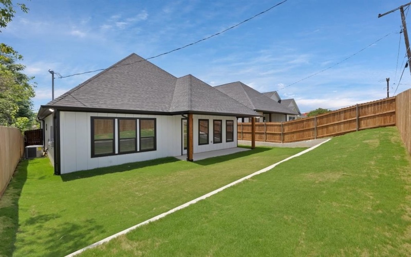 5328 Locke Avenue, Fort Worth, TX 76107, 4 Bedrooms Bedrooms, ,2 BathroomsBathrooms,Residential,For Sale,5328 Locke Avenue,20954841
