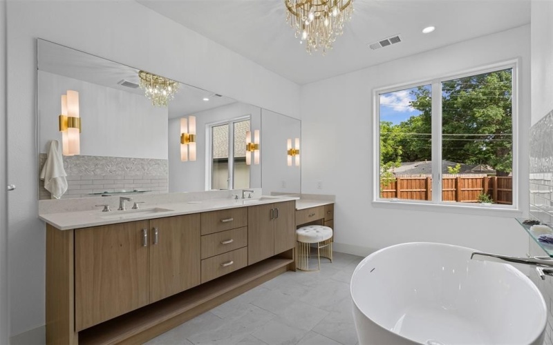 9007 Leaside Drive, Dallas, TX 75238, 4 Bedrooms Bedrooms, ,3 BathroomsBathrooms,Residential,For Sale,9007 Leaside Drive,20955077