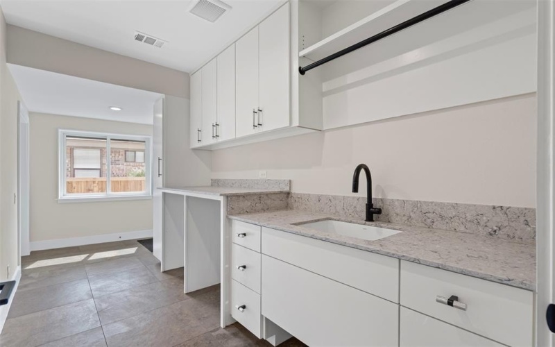 9007 Leaside Drive, Dallas, TX 75238, 4 Bedrooms Bedrooms, ,3 BathroomsBathrooms,Residential,For Sale,9007 Leaside Drive,20955077