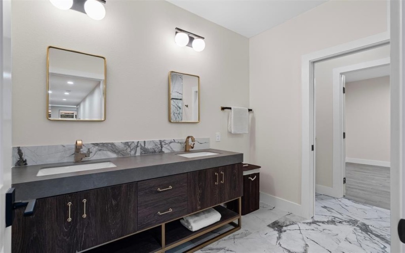 9007 Leaside Drive, Dallas, TX 75238, 4 Bedrooms Bedrooms, ,3 BathroomsBathrooms,Residential,For Sale,9007 Leaside Drive,20955077