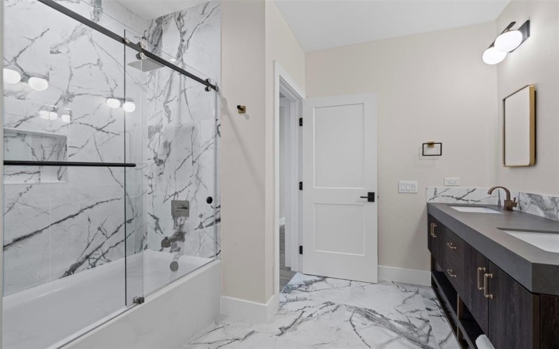 9007 Leaside Drive, Dallas, TX 75238, 4 Bedrooms Bedrooms, ,3 BathroomsBathrooms,Residential,For Sale,9007 Leaside Drive,20955077