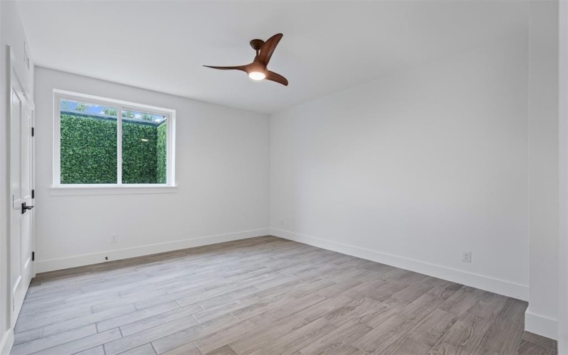9007 Leaside Drive, Dallas, TX 75238, 4 Bedrooms Bedrooms, ,3 BathroomsBathrooms,Residential,For Sale,9007 Leaside Drive,20955077