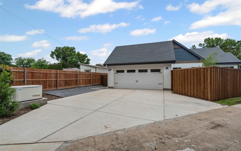9007 Leaside Drive, Dallas, TX 75238, 4 Bedrooms Bedrooms, ,3 BathroomsBathrooms,Residential,For Sale,9007 Leaside Drive,20955077