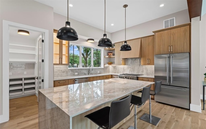 9007 Leaside Drive, Dallas, TX 75238, 4 Bedrooms Bedrooms, ,3 BathroomsBathrooms,Residential,For Sale,9007 Leaside Drive,20955077