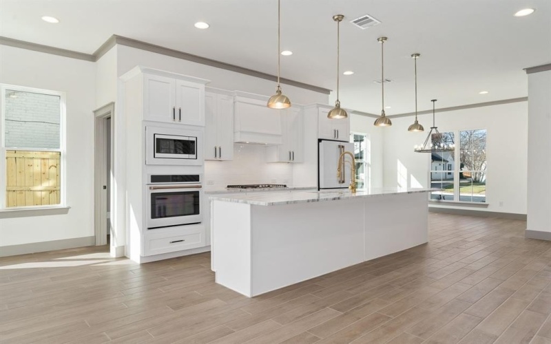 840 Northwood Road, Fort Worth, TX 76107, 4 Bedrooms Bedrooms, ,3 BathroomsBathrooms,Residential,For Sale,840 Northwood Road,20955318