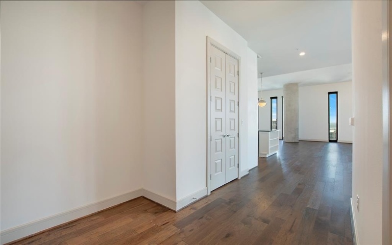 2323 N Akard Street #3008, Dallas, TX 75204, 3 Bedrooms Bedrooms, ,3 BathroomsBathrooms,Residential Lease,For Rent,2323 N Akard Street,20954363