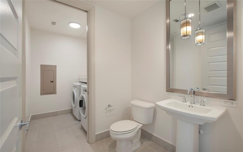 2323 N Akard Street #3008, Dallas, TX 75204, 3 Bedrooms Bedrooms, ,3 BathroomsBathrooms,Residential Lease,For Rent,2323 N Akard Street,20954363