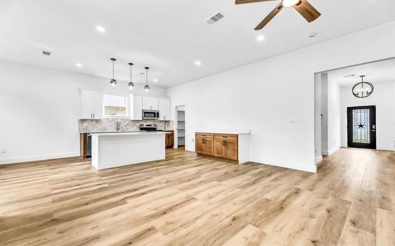 4017 Carl Street, Dallas, TX 75210, 4 Bedrooms Bedrooms, ,3 BathroomsBathrooms,Residential Lease,For Rent,4017 Carl Street,20954431