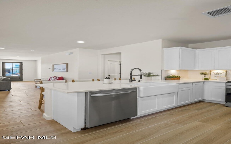 13836 Paseo Bosque Avenue, El Paso, TX 79928, 3 Bedrooms Bedrooms, ,2 BathroomsBathrooms,Residential,For Sale,13836 Paseo Bosque Avenue,923818