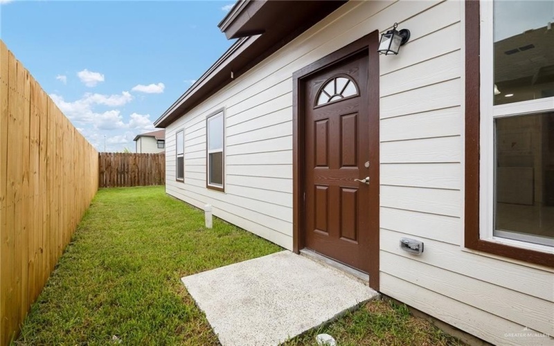 2326 N Valley Circle #B, La Feria, TX 78559, 3 Bedrooms Bedrooms, ,2 BathroomsBathrooms,Residential Lease,For Rent,2326 N Valley Circle,472849