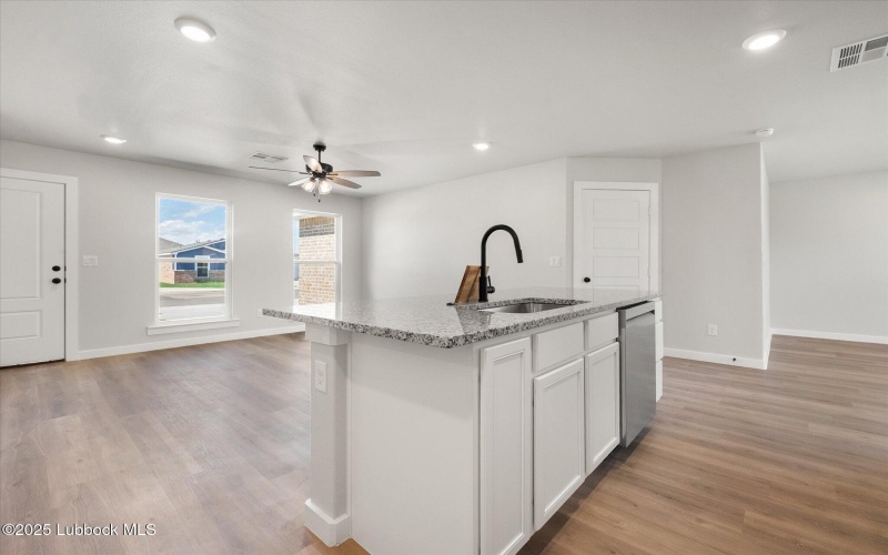 8315 23rd Street, Lubbock, TX 79407, 3 Habitaciones Habitaciones , ,2 BañosBaños,Residential,En Venta,8315 23rd Street,202555701