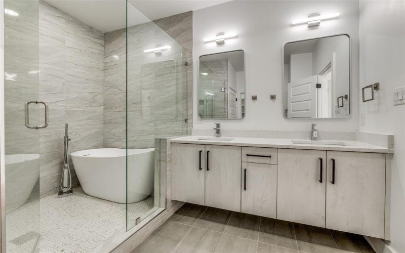 5702 Riverside Drive, Dallas, TX 75235, 2 Bedrooms Bedrooms, ,3 BathroomsBathrooms,Residential Multi Family,For Sale,5702 Riverside Drive,20923505