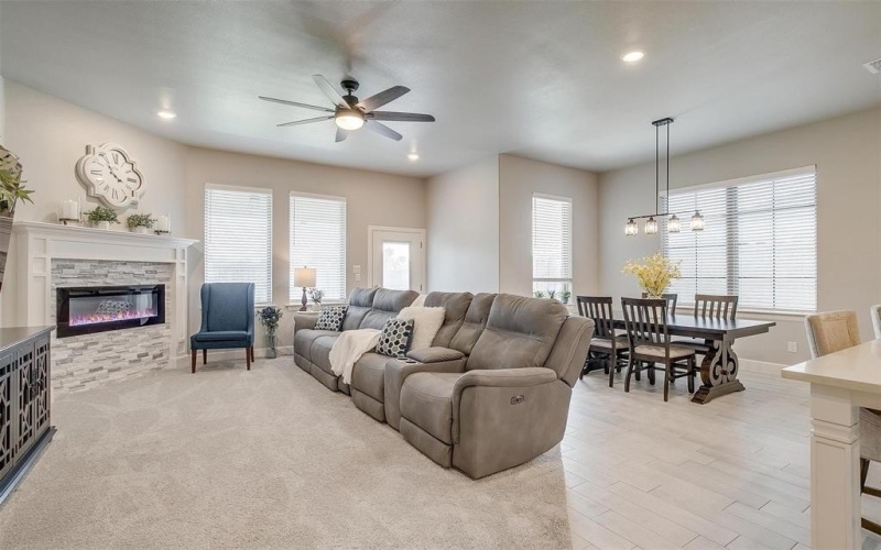 1733 Reverie Road, Burleson, TX 76028, 3 Habitaciones Habitaciones , ,2 BañosBaños,Residential,En Venta,1733 Reverie Road,20954852
