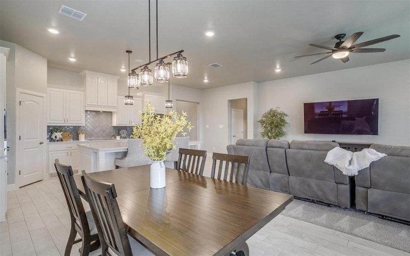 1733 Reverie Road, Burleson, TX 76028, 3 Habitaciones Habitaciones , ,2 BañosBaños,Residential,En Venta,1733 Reverie Road,20954852