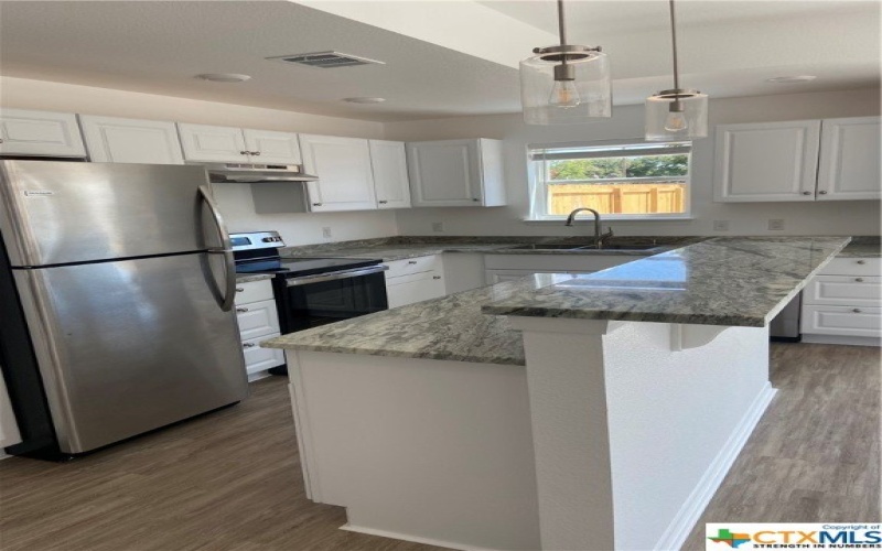 1006 E Fannin Street, Luling, TX 78648, 3 Habitaciones Habitaciones , ,2 BañosBaños,Residential Lease,En Alquiler,1006 E Fannin Street,542991