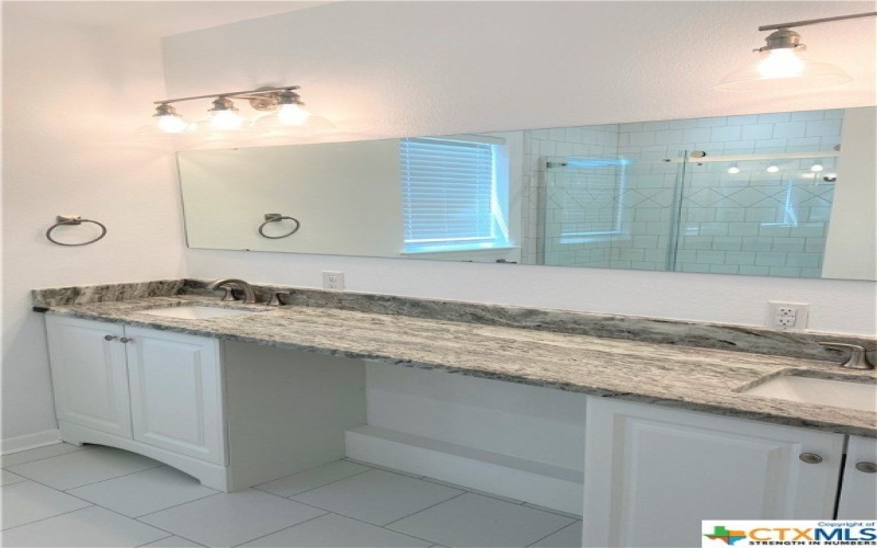 1006 E Fannin Street, Luling, TX 78648, 3 Habitaciones Habitaciones , ,2 BañosBaños,Residential Lease,En Alquiler,1006 E Fannin Street,542991
