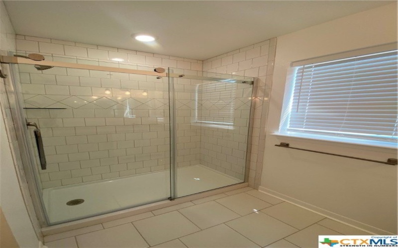 1006 E Fannin Street, Luling, TX 78648, 3 Habitaciones Habitaciones , ,2 BañosBaños,Residential Lease,En Alquiler,1006 E Fannin Street,542991