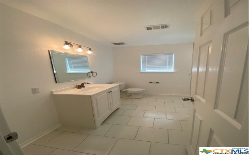 1006 E Fannin Street, Luling, TX 78648, 3 Habitaciones Habitaciones , ,2 BañosBaños,Residential Lease,En Alquiler,1006 E Fannin Street,542991
